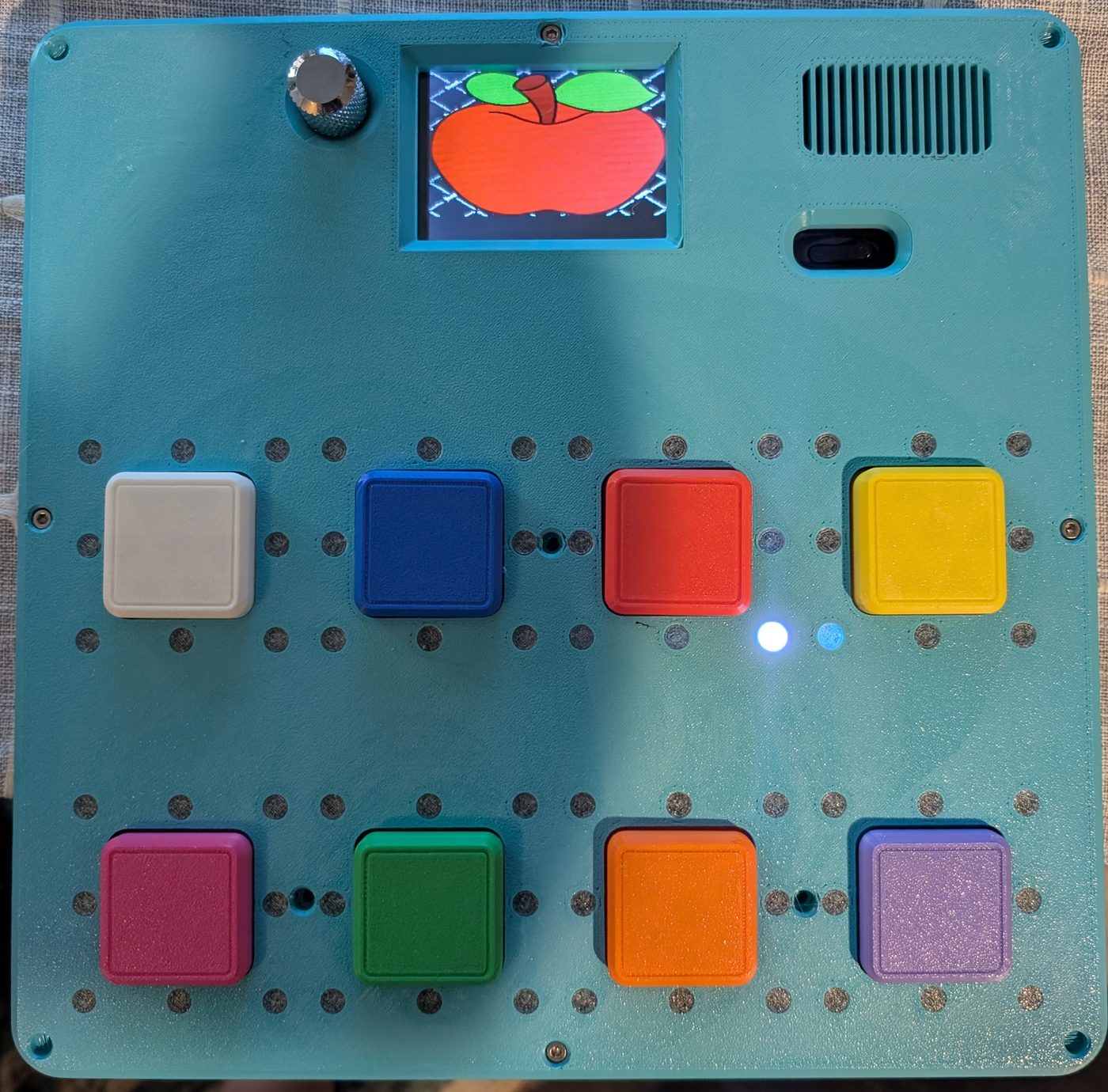 Eight-button color communication board with an OLED screen